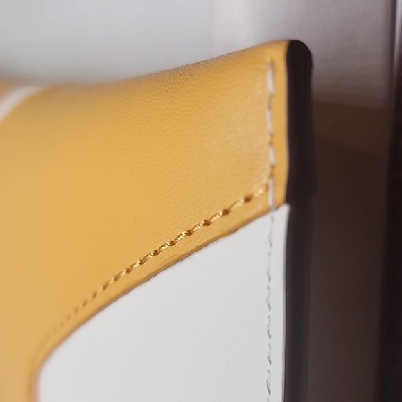 MICHAEL KORS LARGE WRISTLET BEAUTIFUL & 2 MK FRAGRANCES. (NWT) Dust bag - Picture 6 of 10